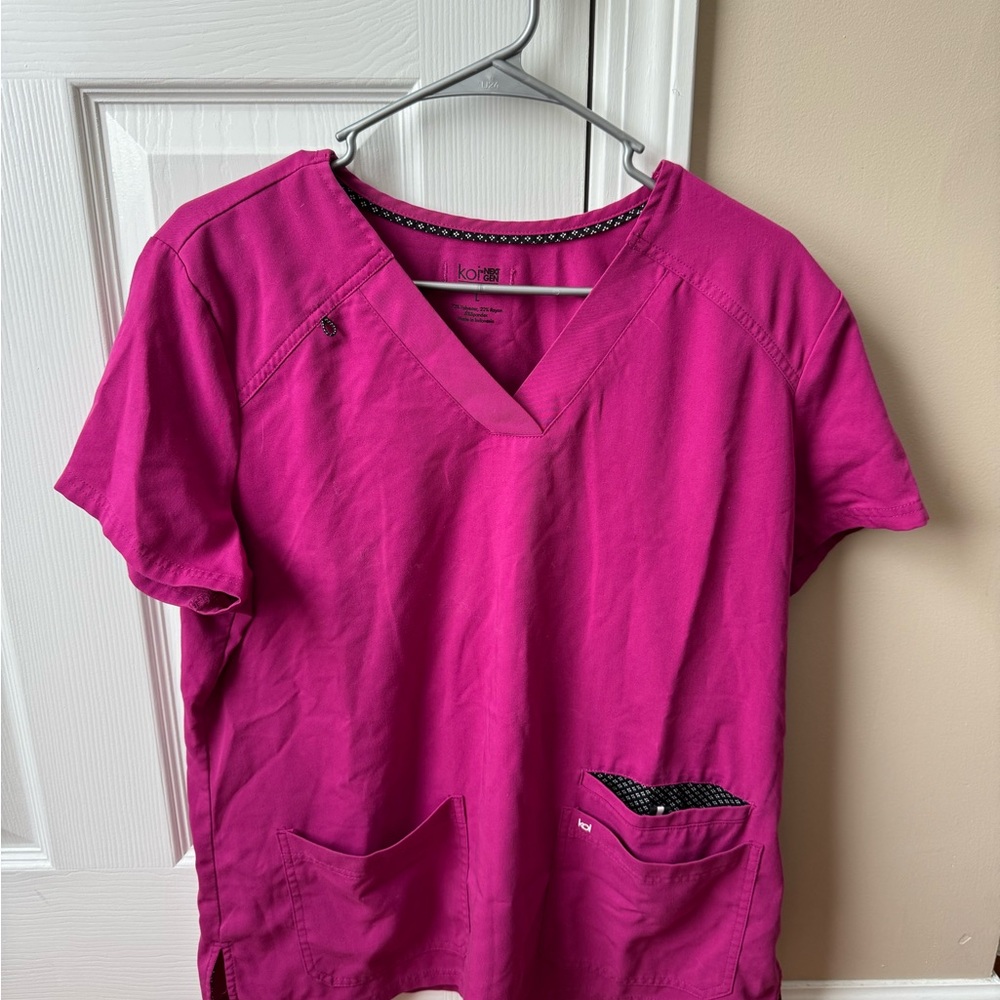 Koi Women's Magenta V-Neck Short Sleeve Top